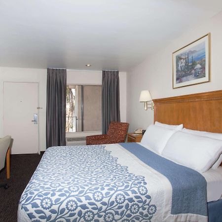 Days Inn By Wyndham Anaheim Near The Park מראה חיצוני תמונה