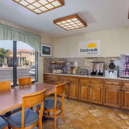 Days Inn By Wyndham Anaheim Near The Park מראה חיצוני תמונה