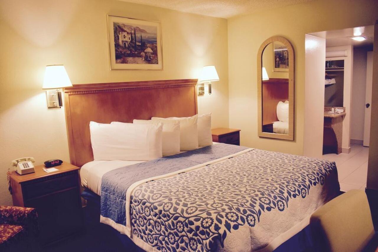 Days Inn By Wyndham Anaheim Near The Park מראה חיצוני תמונה