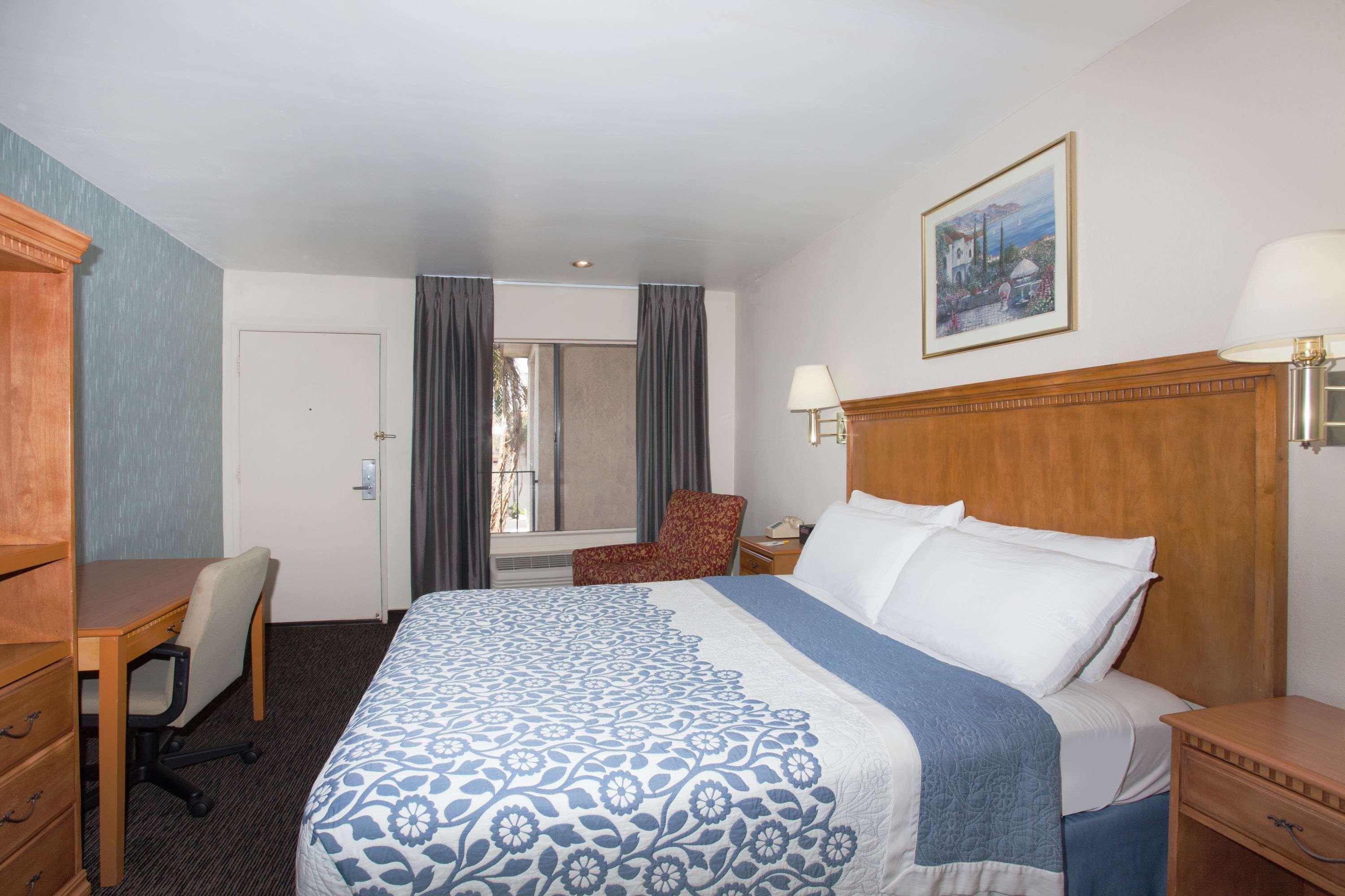 Days Inn By Wyndham Anaheim Near The Park מראה חיצוני תמונה