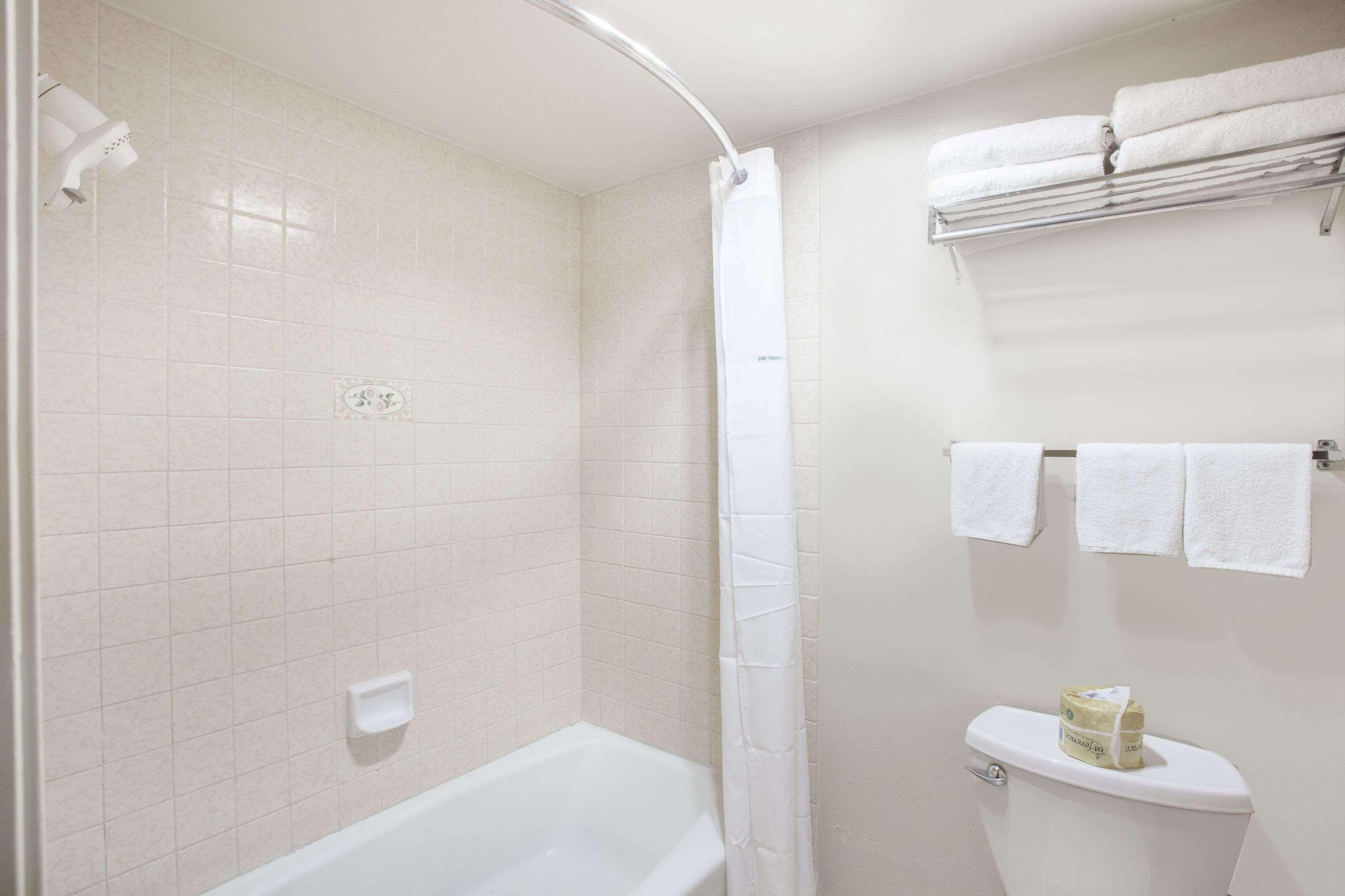 Days Inn By Wyndham Anaheim Near The Park מראה חיצוני תמונה