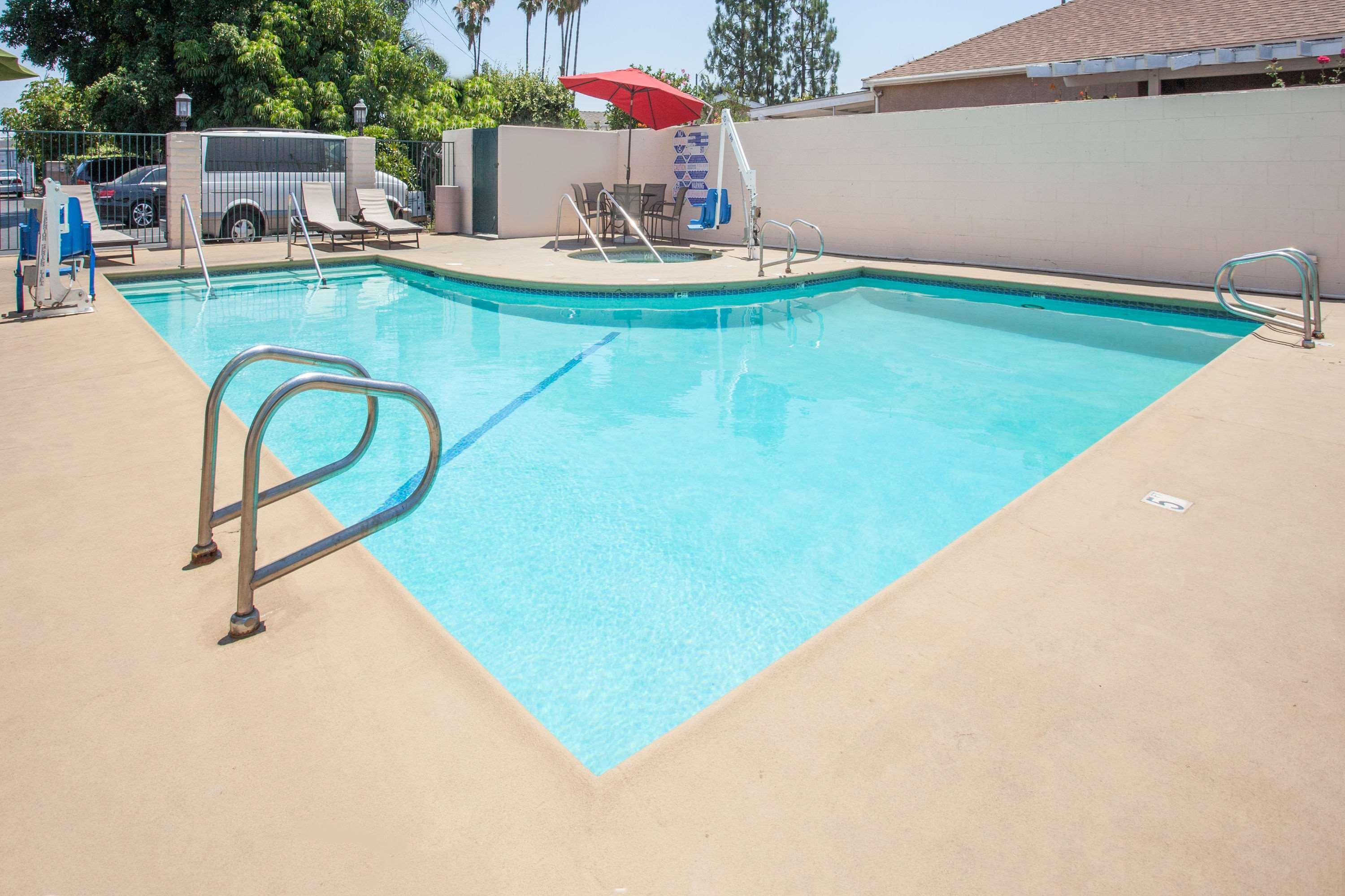 Days Inn By Wyndham Anaheim Near The Park מראה חיצוני תמונה