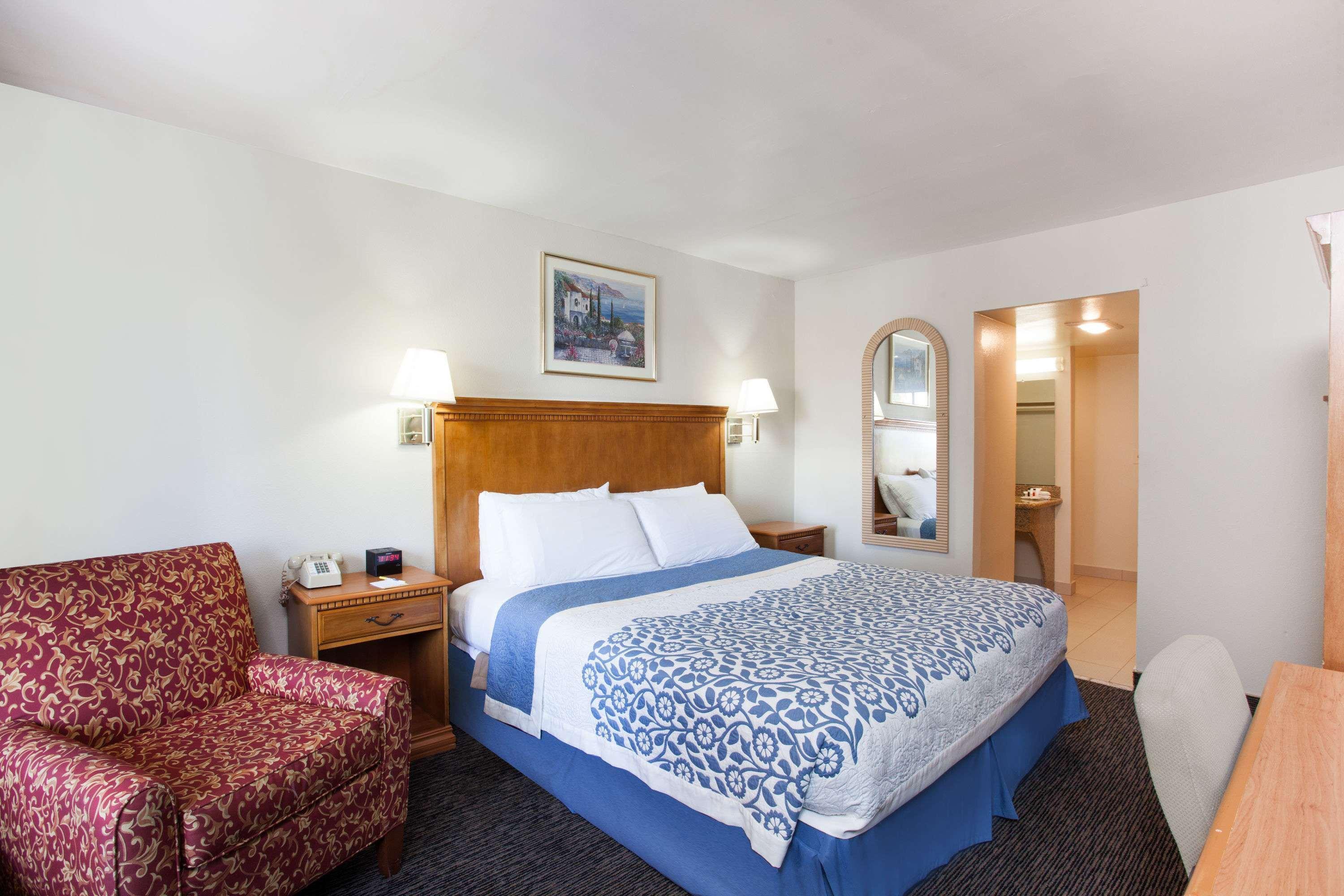 Days Inn By Wyndham Anaheim Near The Park מראה חיצוני תמונה