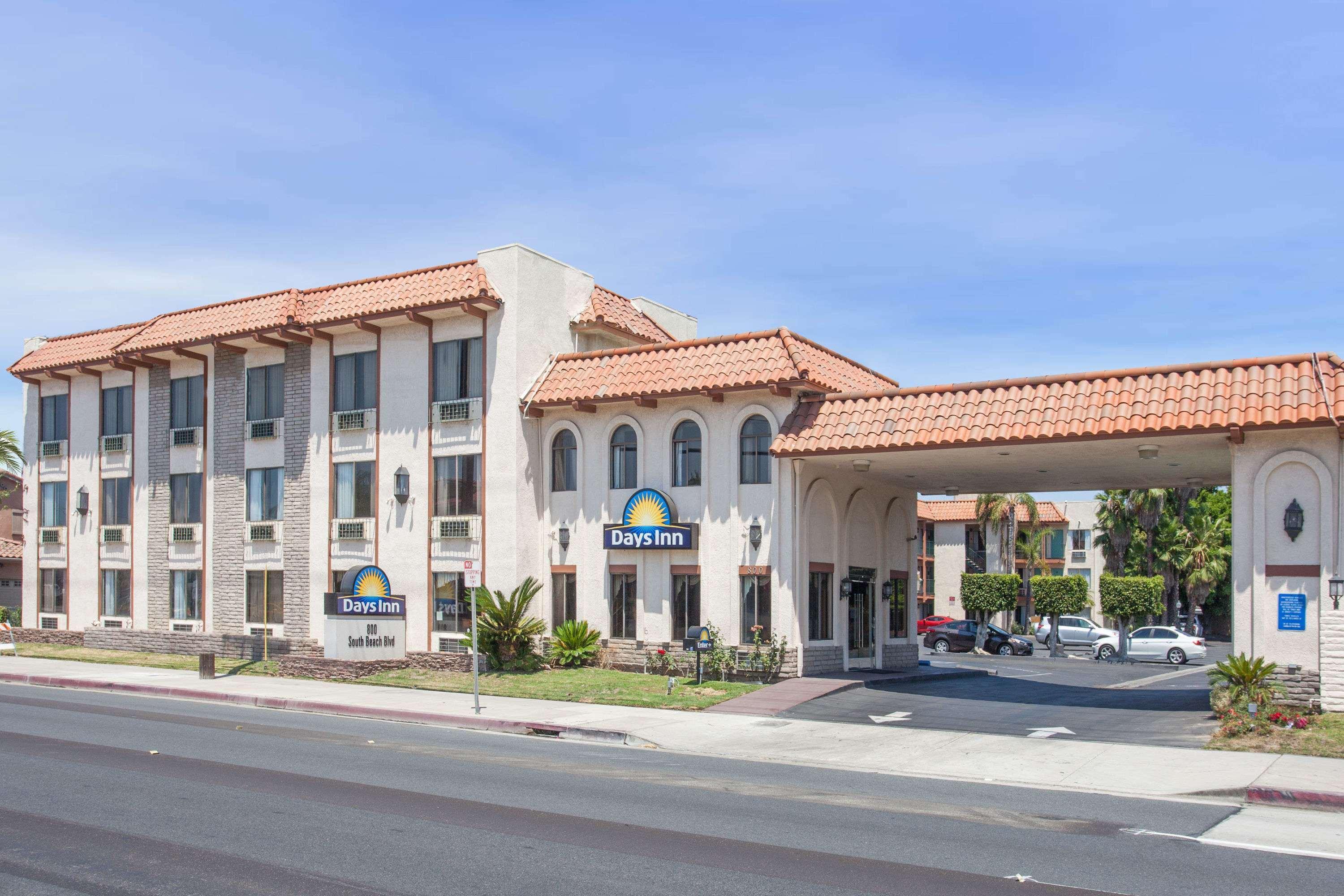Days Inn By Wyndham Anaheim Near The Park מראה חיצוני תמונה
