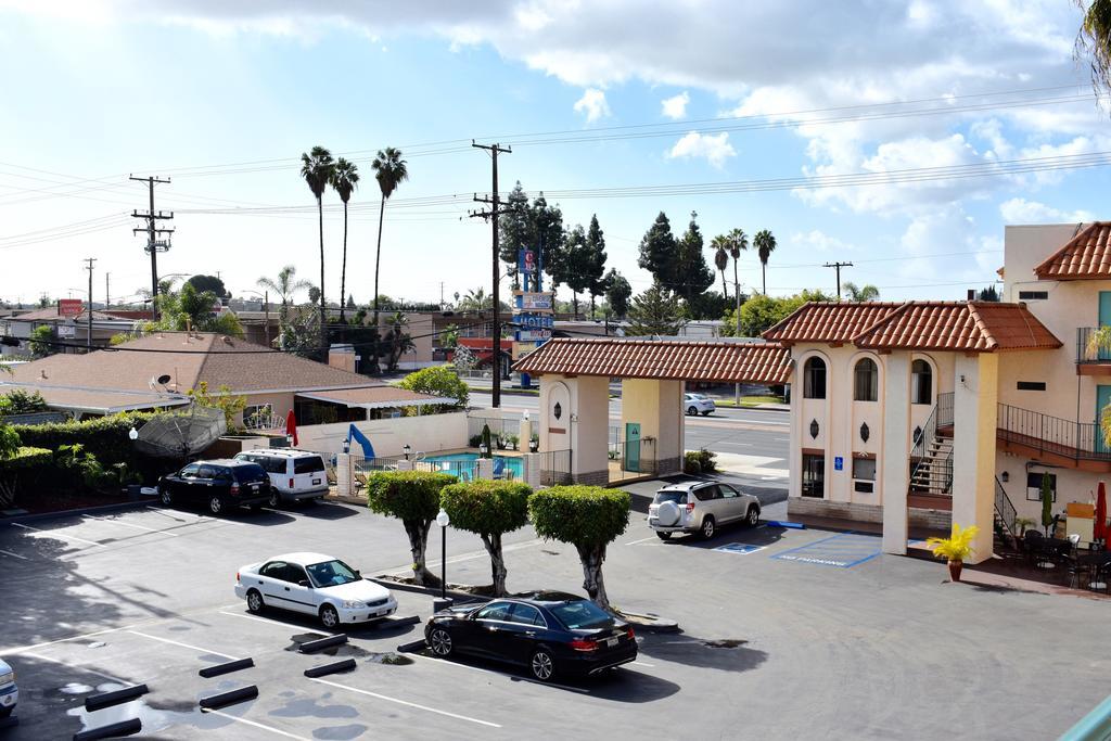 Days Inn By Wyndham Anaheim Near The Park מראה חיצוני תמונה