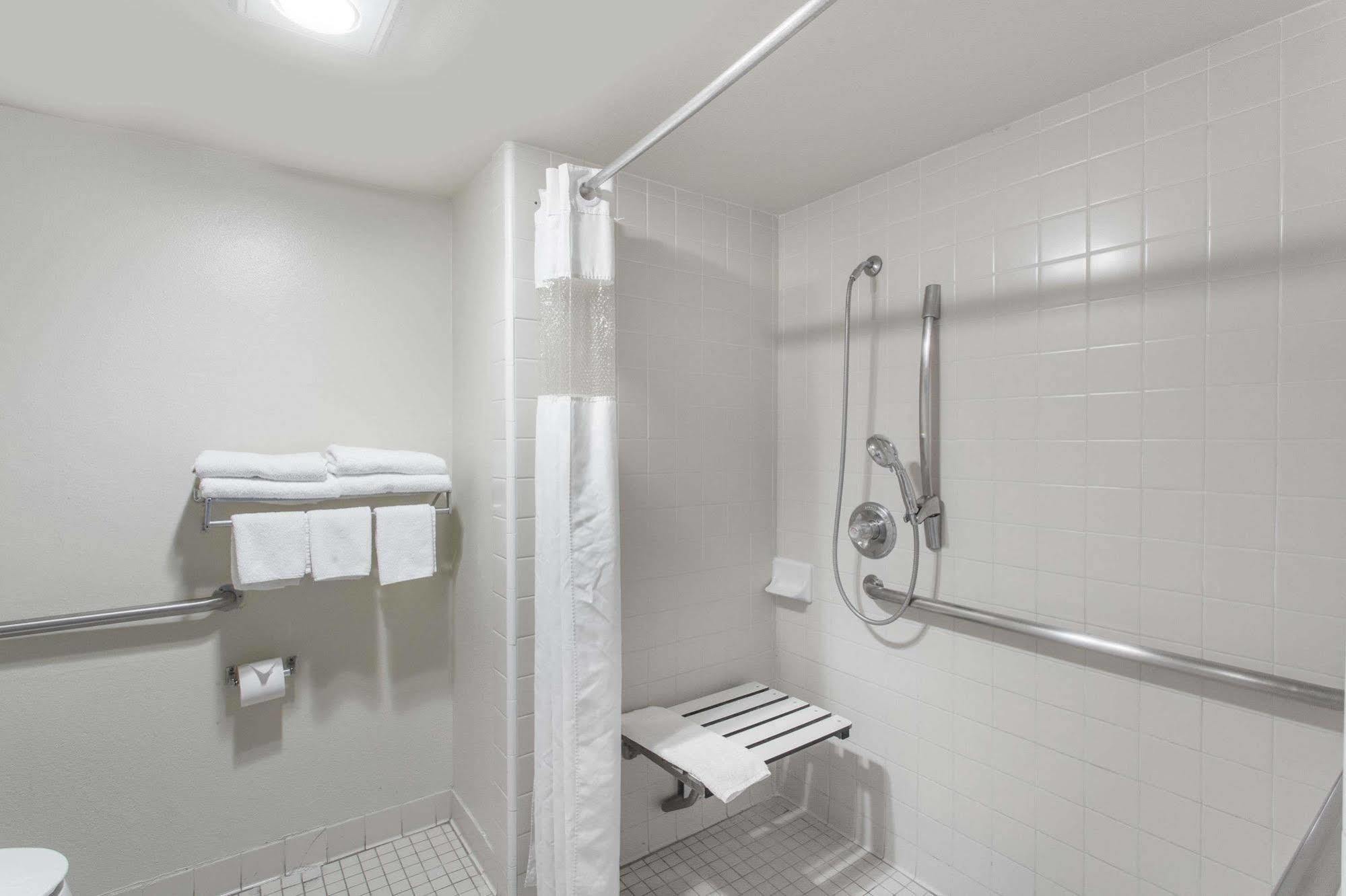 Days Inn By Wyndham Anaheim Near The Park מראה חיצוני תמונה