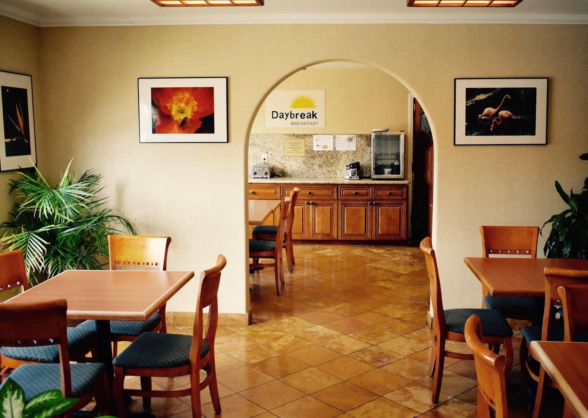 Days Inn By Wyndham Anaheim Near The Park מראה חיצוני תמונה